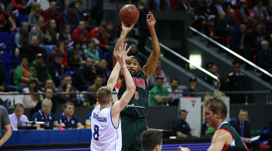 Матч Единой лиги ВТБ «Локомотив-Кубань» — «Цмоки-Минск». Кевин Джонс © Фото пресс-службы ПБК «Локомотив-Кубань»