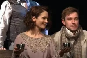 Кадр из спектакля «Вишневый сад» &copy;&nbsp;Скриншот видео с youtube-канала Teatr Pushkina