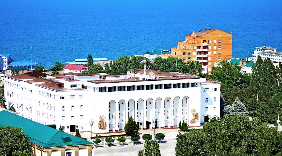 Дом правительства Дагестана © Фото с сайта wikimedia.org