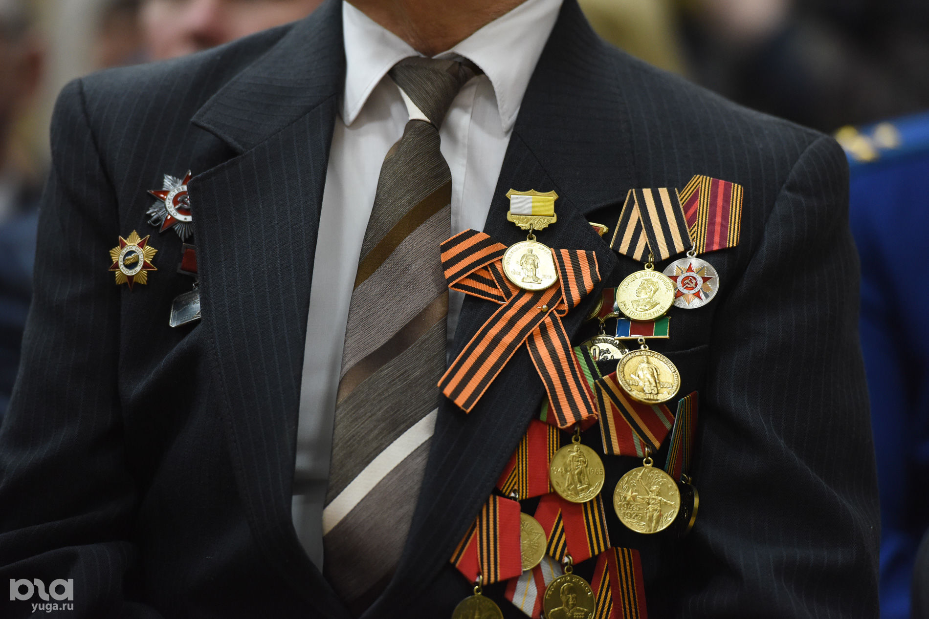 Фото военных наград. Медали на пиджаке. Пиджак с медалями ветерана. Ордена на пиджаке. Медали и ордена на пиджаке.