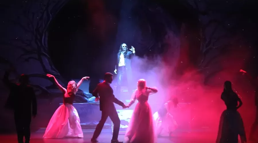 Сцена из мюзикла «Дракула» &copy;&nbsp;Скриншот видео с сайта drakula.st-musical.ru