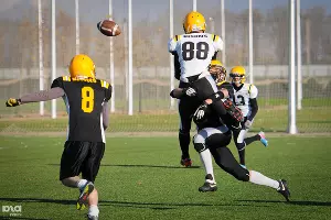 Тренировка по американскому футболу краснодарских "Бизонов" &copy;&nbsp;Елена Синеок, ЮГА.ру