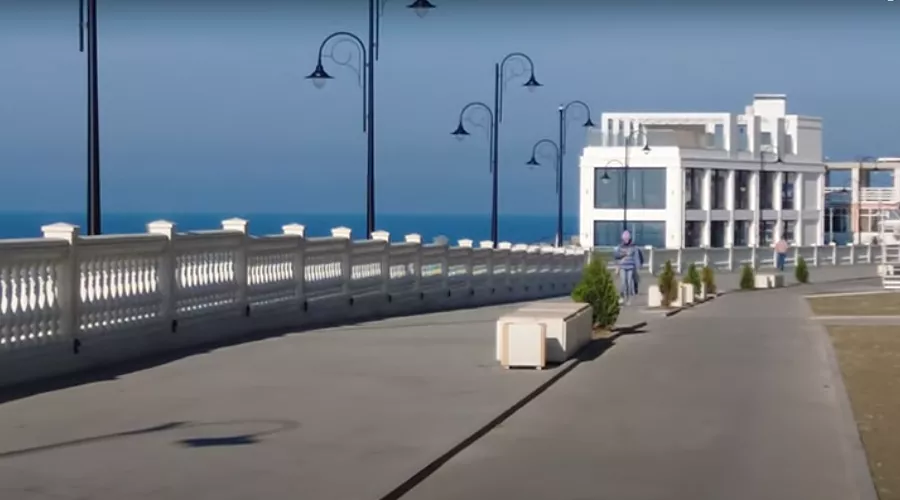 Отремонтированный участок набережной в Анапе &copy;&nbsp;Скриншот видео с YouTube-канала &laquo;МАКОВОЗОВЫ&raquo;, www.youtube.com/c/МАКОВОЗОВЫ