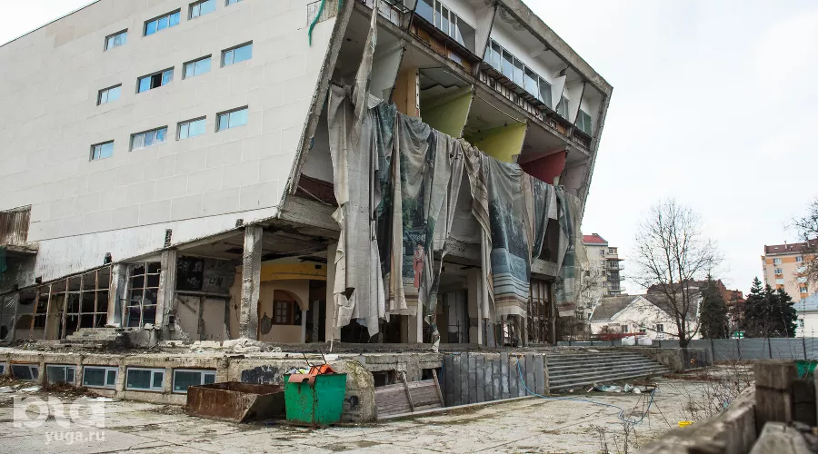 Кинотеатр «Аврора», ул. Красная, 2019 год &copy;&nbsp;Фото Елены Синеок, Юга.ру