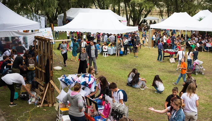 Распродажа книг, ярмарка и мастер-классы