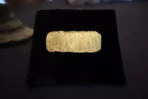 Золотая пластина IV века н.э.  &copy;&nbsp;Фото фонда Олега Дерипаска &laquo;Вольное Дело&raquo;