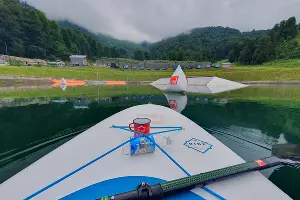 Сапсерфинг на Верхнем озере на курорте &laquo;Роза Хутор&raquo; &copy;&nbsp;Фото Марины Солошко, Юга.ру