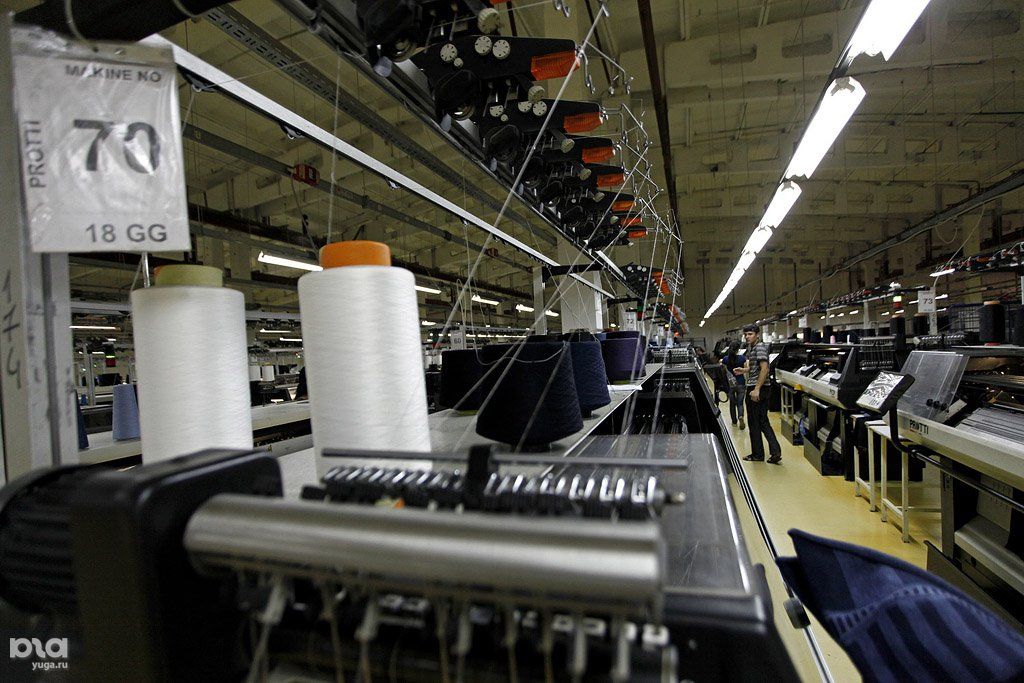 ткацкая фабрика работает в две смены. шелкоткацкая фабрика фряново. определяем среднегодовое количество станков:. фабрика шагова вичуга. ткацкая фабрика работает в две смены.