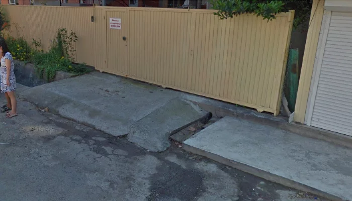 Место трагедии, ул. Октябрьская, пос. Лазаревское. Пять лет назад &copy;&nbsp;Скриншот панорамы карт Google за 2013 год