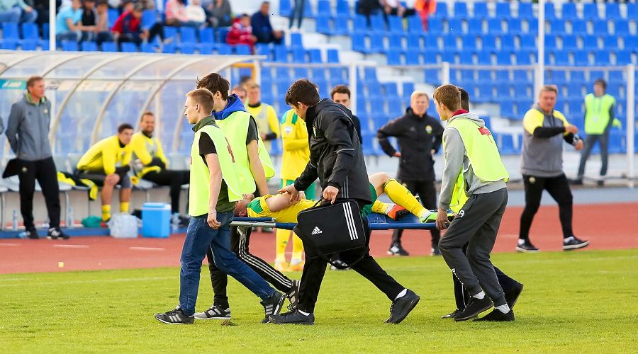 Матч первенства ФНЛ «Волгарь» — «Кубань». Евгений Гапон получил травму © Фото пресс-службы ФК «Кубань»