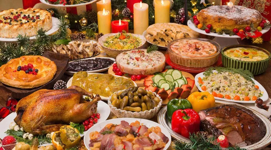 новогодний стол &copy;&nbsp;&copy; Изображение сгенерировано с помощью Gigachat