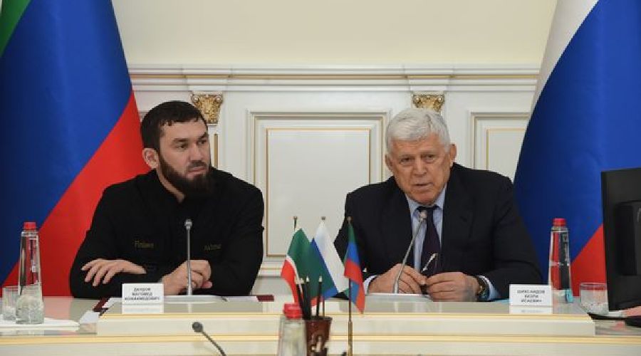 Магомед Даудов и Хизри Шихсаидов © Фото пресс-службы парламента Чеченской Республики