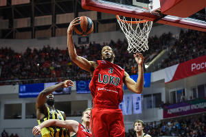 "Локомотив-Кубань" проиграл "Фенербахче" в матче Топ-16 Евролиги © Елена Синеок, ЮГА.ру