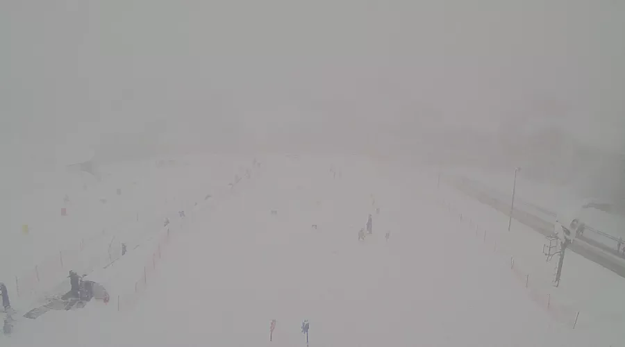  Горная Олимпийская деревня в «Роза Хутор», высота 1170 метров  &copy;&nbsp;Скриншот видео с веб-камеры rosakhutor.ru