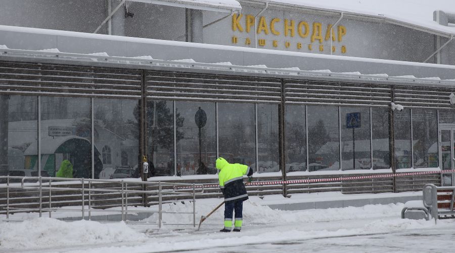 Краснодарский аэропорт во время снегопада © Фото пресс-службы международного аэропорта Краснодар им. Екатерины II