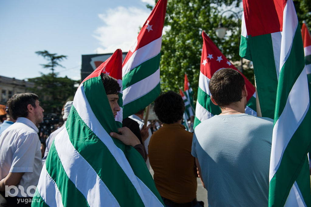 Абхазия сирия. Сирия признала независимость абхазии. Посольство республики абхазия в сирии. Абхазский флаг. Абхазия сирия.