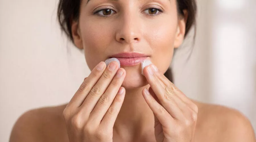 губы &copy;&nbsp;Изображение сгенерировано нейросетью Gigachat