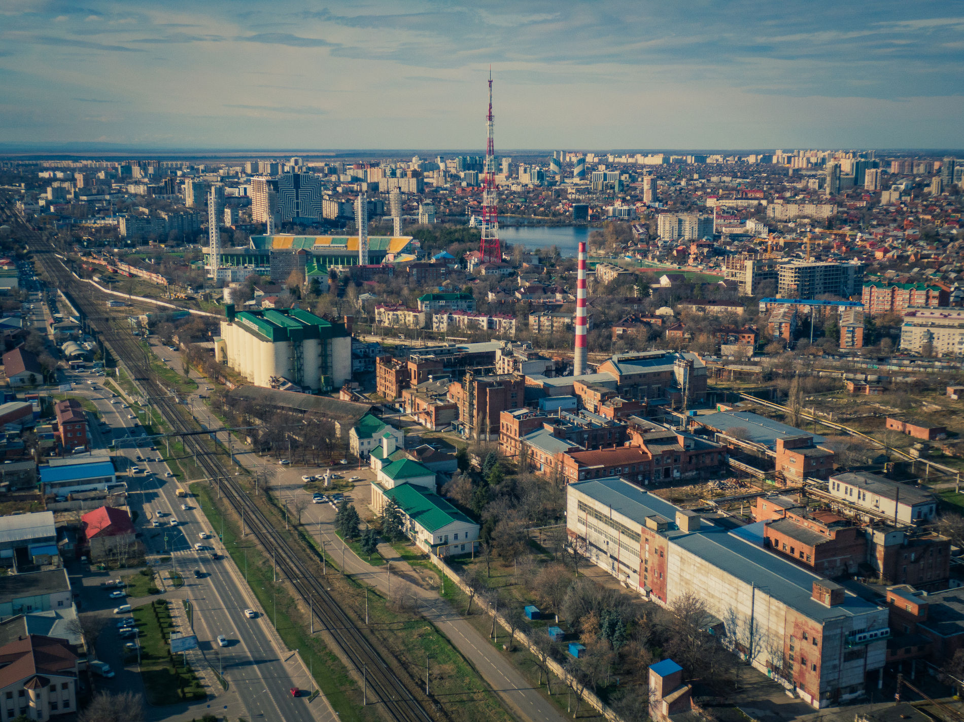 Улица Тихорецкая, стадион «Кубань», элеватор и телевышка © Фото Антона Быкова