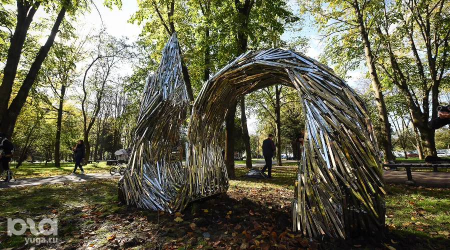 Скульптура Draped Data &copy;&nbsp;Фото Елены Синеок, Юга.ру