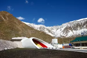 Рокский тоннель, связывающий Россию с Закавказьем &copy;&nbsp;Влад Александров, ЮГА.ру
