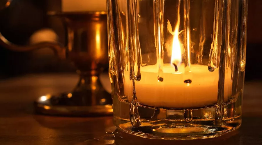 свеча &copy;&nbsp;Изображение сгенерировано нейросетью Gigachat