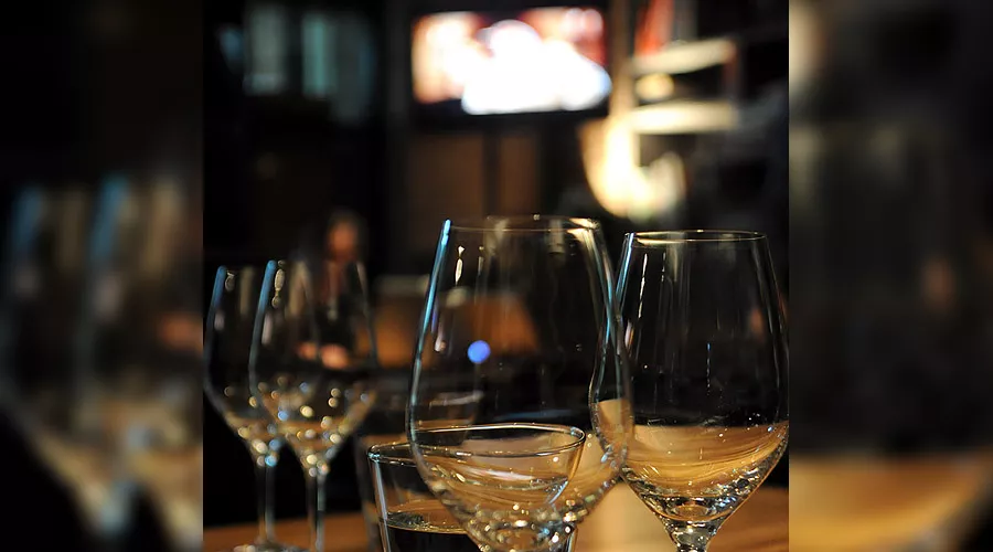 Алкогольно-сигарный show-room Smoke & Water &copy;&nbsp;Елена Синеок. ЮГА.ру