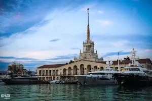 Морской вокзал Сочи &copy;&nbsp;Фото Елены Синеок, Юга.ру