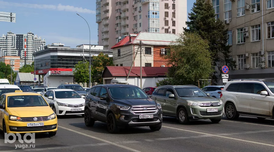 Автомобили на дороге &copy;&nbsp;Фото Юлии Шафоростовой, Юга.ру