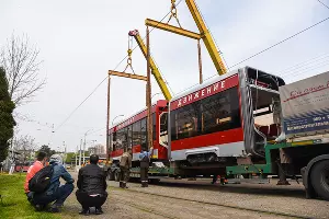 Новый трехсекционный трамвай "Витязь"  &copy;&nbsp;Елена Синеок, ЮГА.ру