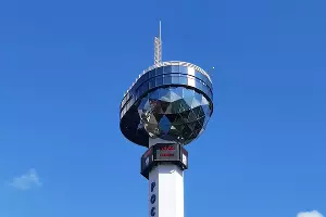 Диспетчерская башня морского порта Туапсе &copy;&nbsp;Фото LEhAN, commons.wikimedia.org (лицензия CC 4.0)