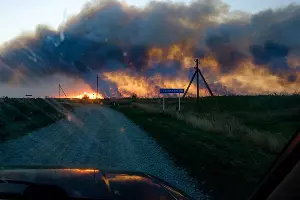 Пятые сутки пожара в Могукоровке &copy;&nbsp;Фото Каси Кульковой, группа &laquo;Добровольные пожарные Кубани&raquo;