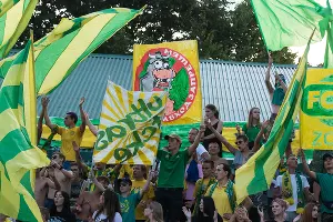 Болельщики на матче между &laquo;Кубанью&raquo; и &laquo;Абинском&raquo; &copy;&nbsp;Фото Елены Синеок, Юга.ру