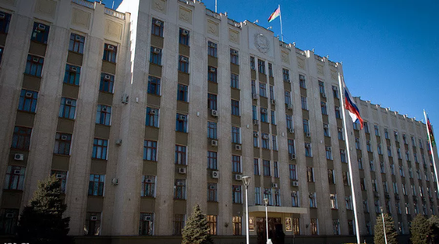 Здание администрации Краснодарского края  &copy;&nbsp;Елена Синеок, ЮГА.ру