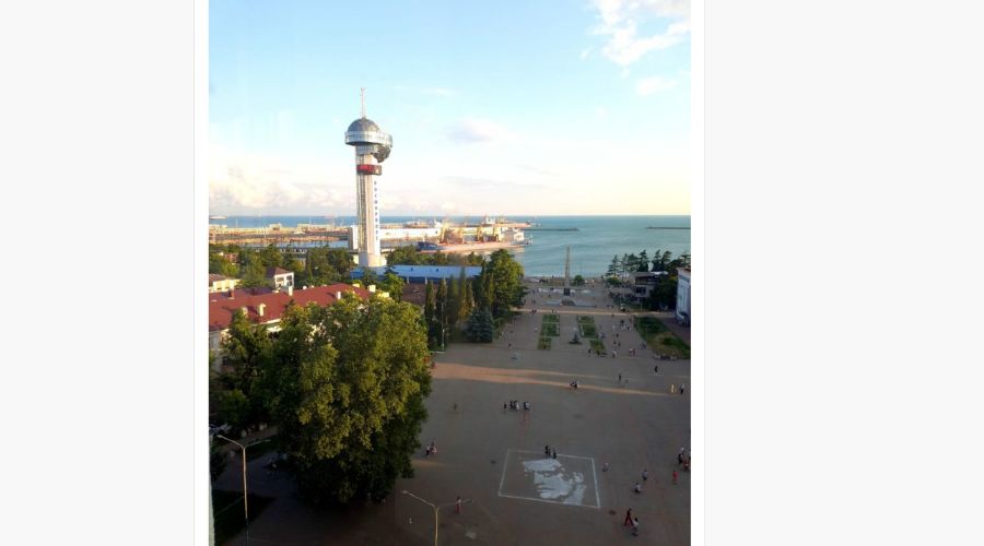 Портрет Владимира Маяковского на центральной площади Туапсе © Скриншот с сайта tuapsevesti.ru