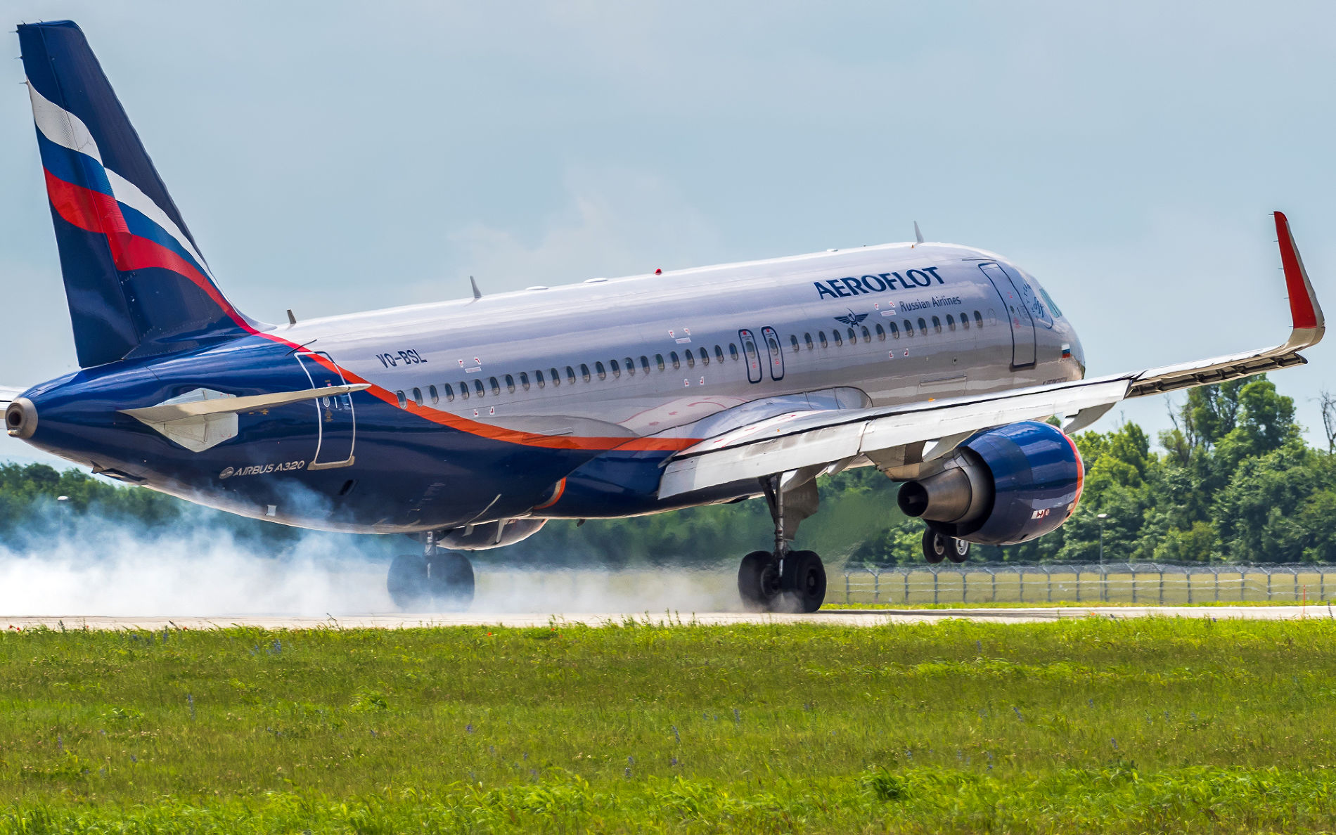 Airbus a320 взлетает. Аэрофлот на взлете. Взлет а320. Аэрофлот на взлете. А320 аэрофлот.