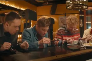 Кадр из трейлера к фильму «По барам» &copy;&nbsp;Скриншот видео с youtube-канала &laquo;Киноман&raquo;