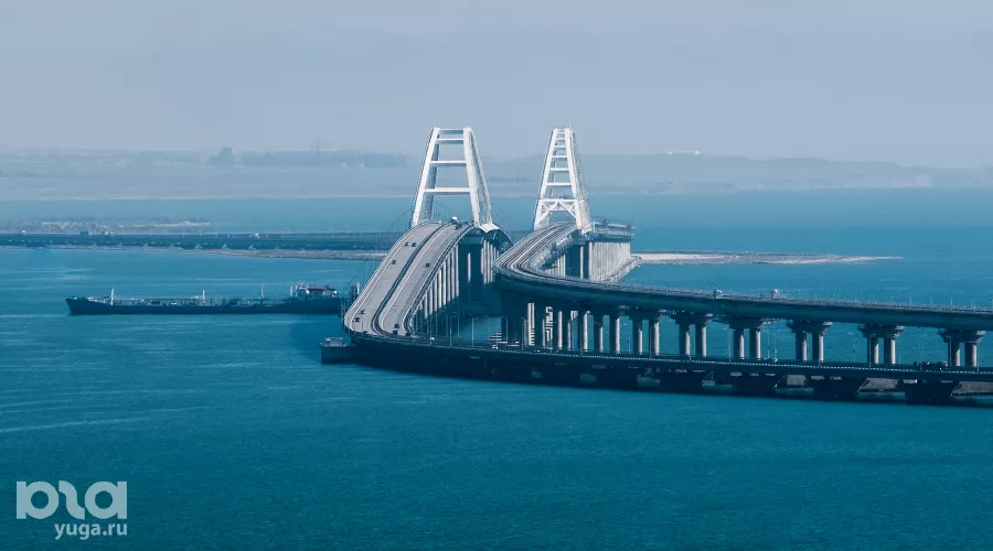 Крымский мост &copy;&nbsp;Фото Елены Синеок, Юга.ру