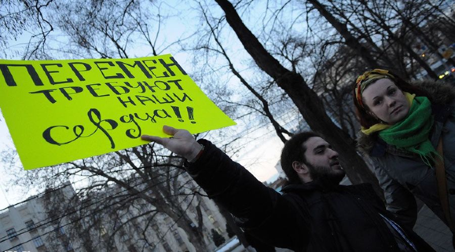 Акция "Белая лента" в поддержку честных выборов в Краснодаре © Елена Синеок. ЮГА.ру