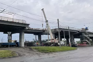 2 мая 2025 года ремонтники демонтировали первый из пролетов на Тургеневском мосту &copy;&nbsp;Фото Антона Быкова, Юга.ру