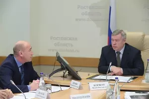 Владимир Крупин и Василий Голубев  &copy;&nbsp;Фото пресс-службы губернатора Ростовской области