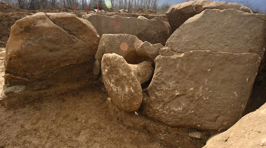 Дольмены, обнаруженные в ходе раскопок на Дегуакской поляне &copy;&nbsp;Фото Алексея Гусева