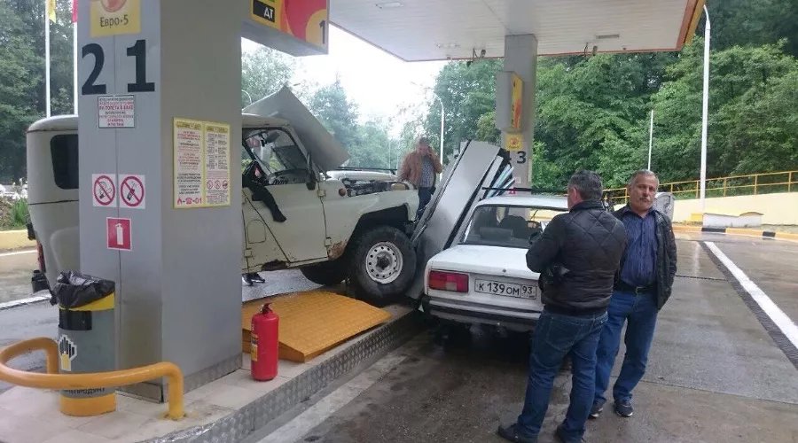 ДТП в Сочи &copy;&nbsp;Фото из сообщества &laquo;ДТП и ЧП | Сочи&raquo; &laquo;ВКонтакте&raquo;, vk.com/info_sochi