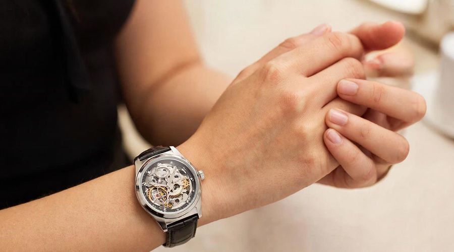 часы &copy;&nbsp;Изображение сгенерировано нейросетью Gigachat