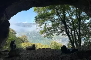 Пещера в Галанчожском районе &copy;&nbsp;Скриншот фото с сайта &laquo;Чечня Сегодня&raquo;
