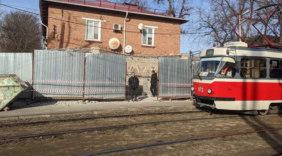 Остановка на ул. Клинической в Краснодаре &copy;&nbsp;Фото Олега Аксёнова, Юга.ру