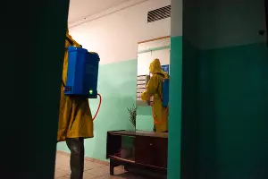 Дезинфекция жилых домов в Краснодаре &copy;&nbsp;Фото Дмитрия Леснова, Юга.ру