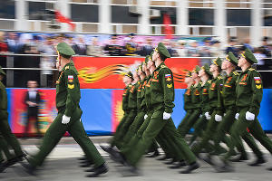 Парад в честь Дня Победы в Краснодаре  © Елена Синеок, ЮГА.ру