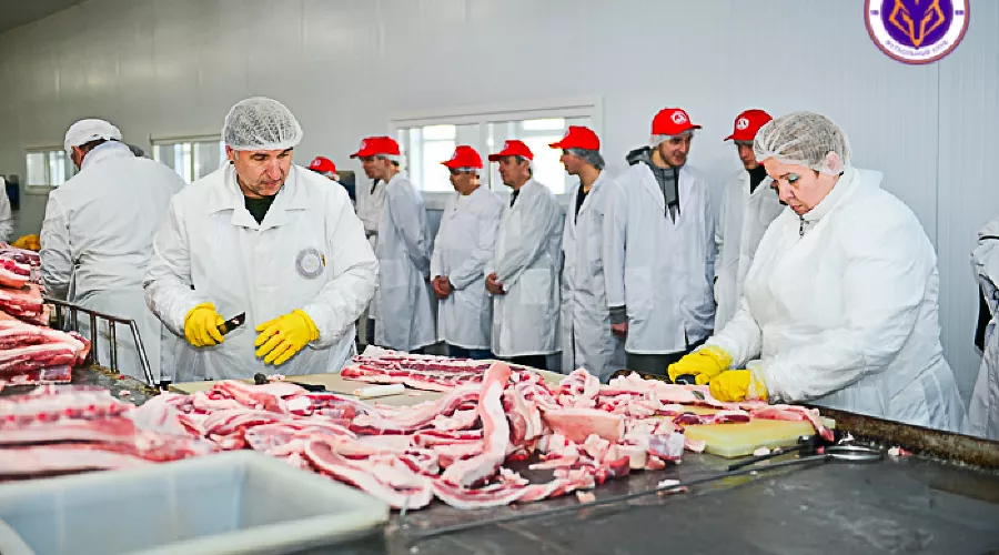 Экскурсия ФК «Армавир» на мясоконсервный комбинат &copy;&nbsp;Фото с официального сайта ФК &laquo;Армавир&raquo;