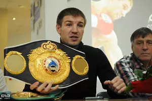 Дмитрий Пирог встретился с краснодарскими школьниками и передал в дар музею им.Фелицына свои награды &copy;&nbsp;Елена Синеок, ЮГА.ру