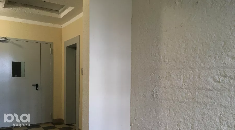 Подъезды дома на Карякина, 5к1 &copy;&nbsp;Фото Александра Гончаренко, Юга.ру